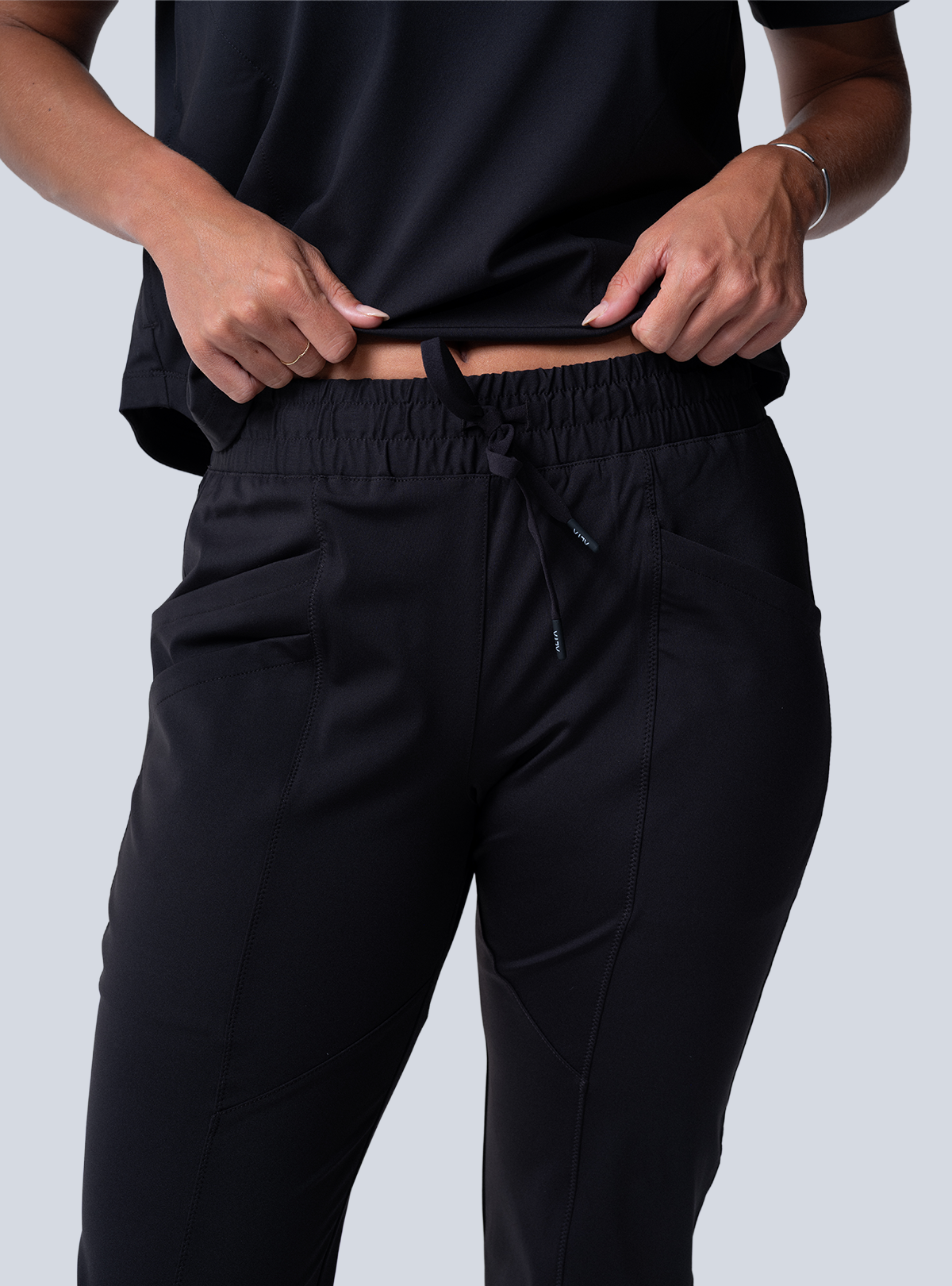 Maggie Tapered Crop Scrub Pant - Black - Detail 1