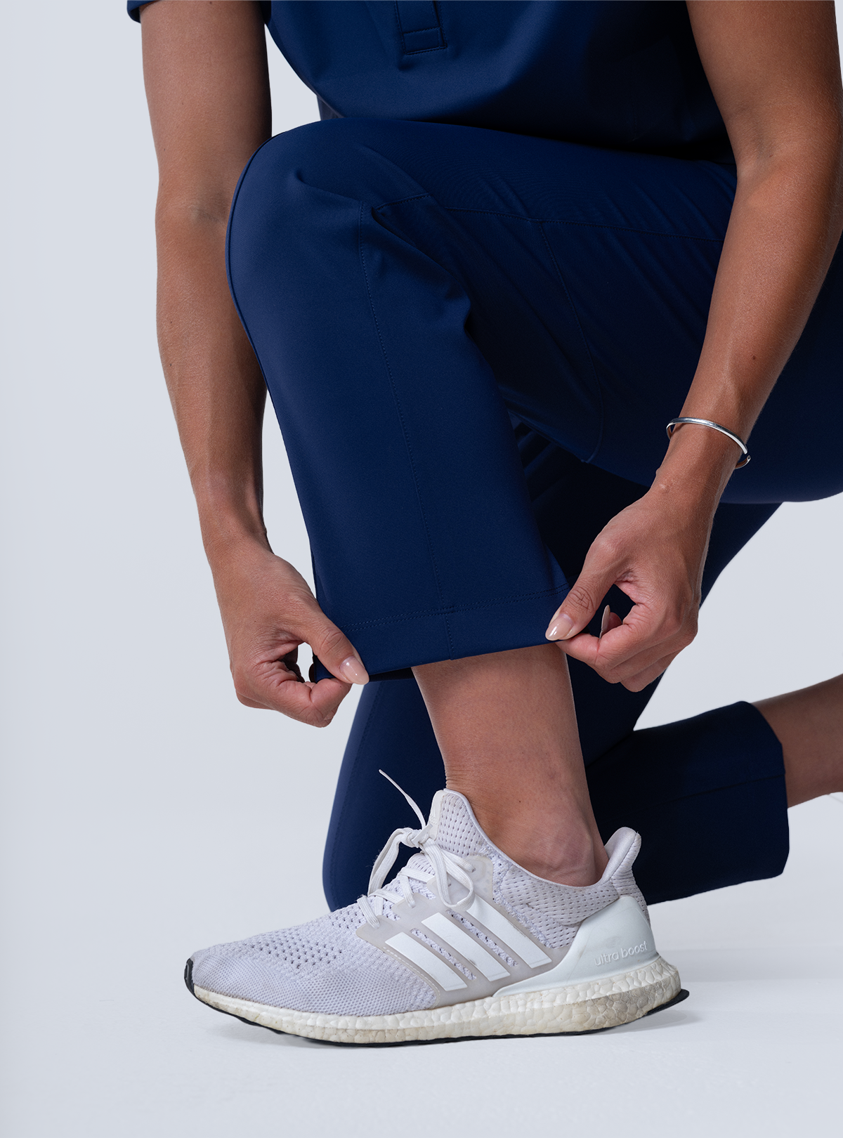 Maggie Tapered Crop Scrub Pant - Navy - Detail 3